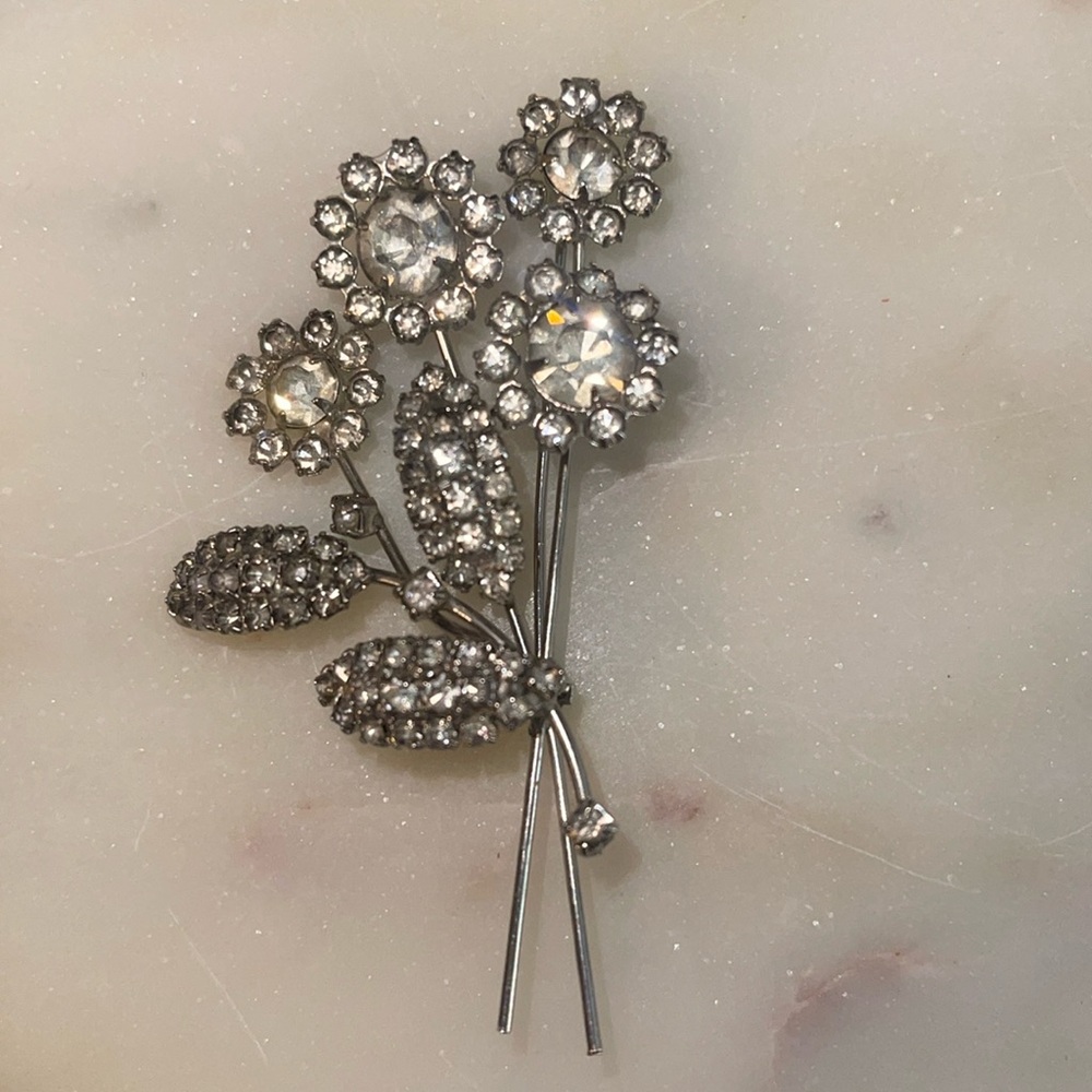 Elegant Silver Floral Brooch